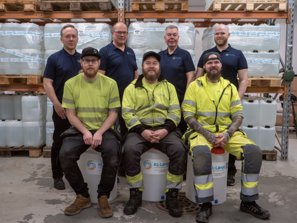 Ylärivissä Espoon myyntitiimimme: Miikka Kirjavainen, Tauno Alava, Jari Kankaanranta ja Sami Alava.
Alarivissä Espoon huoltotiimi: Antti Hanhisalo, Aleksi Forss ja Antti Luoma.
(Kuva: Susanna Alava)