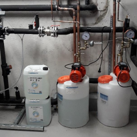 Tyypillisesti KL-Lämpö toimittaa Bravidalle KK-Inhimeg-glykoleita ja glykoliliuosten pumppausasemia.